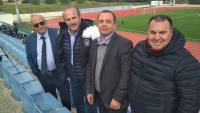 &Kappa;&omicron;&nu;&tau;ά &sigma;&tau;&omicron;&nu; &alpha;&theta;&lambda;&eta;&tau;&iota;&sigma;&mu;ό &tau;&omicron;&upsilon; &tau;ό&pi;&omicron;&upsilon;