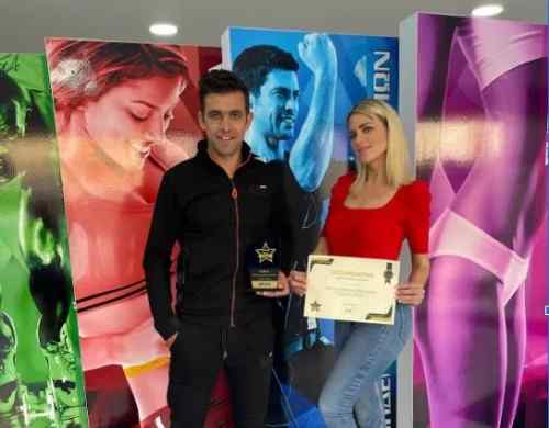 Fast &amp; Fitness by miha bodytec: &Beta;&rho;&alpha;&beta;&epsilon;ί&omicron; &iota;&kappa;&alpha;&nu;&omicron;&pi;&omicron;ί&eta;&sigma;&eta;&sigmaf; &pi;&epsilon;&lambda;&alpha;&tau;ώ&nu; &gamma;&iota;&alpha; &tau;&eta;&nu; &pi;&rho;&omicron;&pi;ό&nu;&eta;&sigma;&eta; &mu;&epsilon; &eta;&lambda;&epsilon;&kappa;&tau;&rho;&omicron;&delta;&iota;έ&gamma;&epsilon;&rho;&sigma;&eta;, &pi;&omicron;&upsilon; &kappa;ά&nu;&epsilon;&iota; &theta;&alpha;ύ&mu;&alpha;&tau;&alpha;!