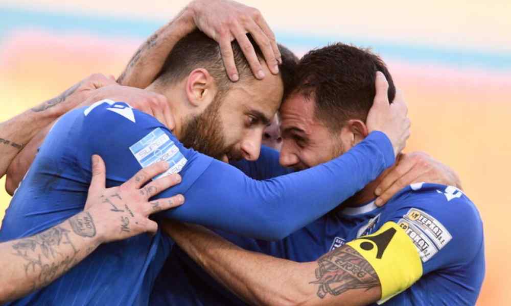 &Omicron;&Phi;&Eta; &sigma;&tau;&eta;&nu; &pi;&rho;ί&zeta;&alpha;