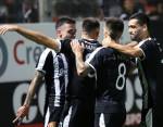 &Tau;&omicron; &pi;&rho;ώ&tau;&omicron;  "&mu;&pi;&rho;ά&beta;&omicron; &pi;&alpha;&iota;&chi;&tau;&alpha;&rho;ά" &alpha;&pi;&omicron; &tau;&eta;&nu; &epsilon;&xi;έ&delta;&rho;&alpha;