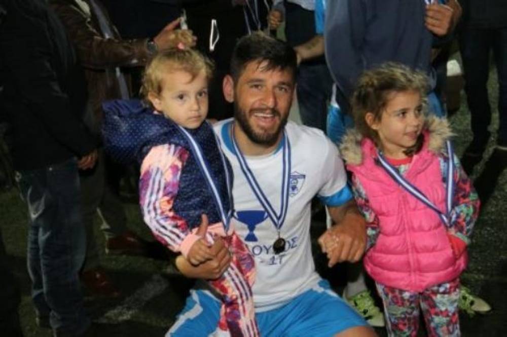 &Sigma;&upsilon;&nu;έ&nu;&tau;&epsilon;&upsilon;&xi;&eta; &Mu;&iota;&chi;. &Phi;&rho;&alpha;&gamma;&kappa;&omicron;&upsilon;&lambda;ά&kappa;&eta;&sigmaf;: "&Sigma;&tau;&omicron;&nu; &Eta;&rho;ό&delta;&omicron;&tau;&omicron;, έ&chi;&omega; &tau;&eta;&nu; &pi;&iota;&omicron; ή&rho;&epsilon;&mu;&eta; &chi;&rho;&omicron;&nu;&iota;ά &sigma;&tau;&eta;&nu; &kappa;&alpha;&rho;&iota;έ&rho;&alpha; &mu;&omicron;&upsilon;"