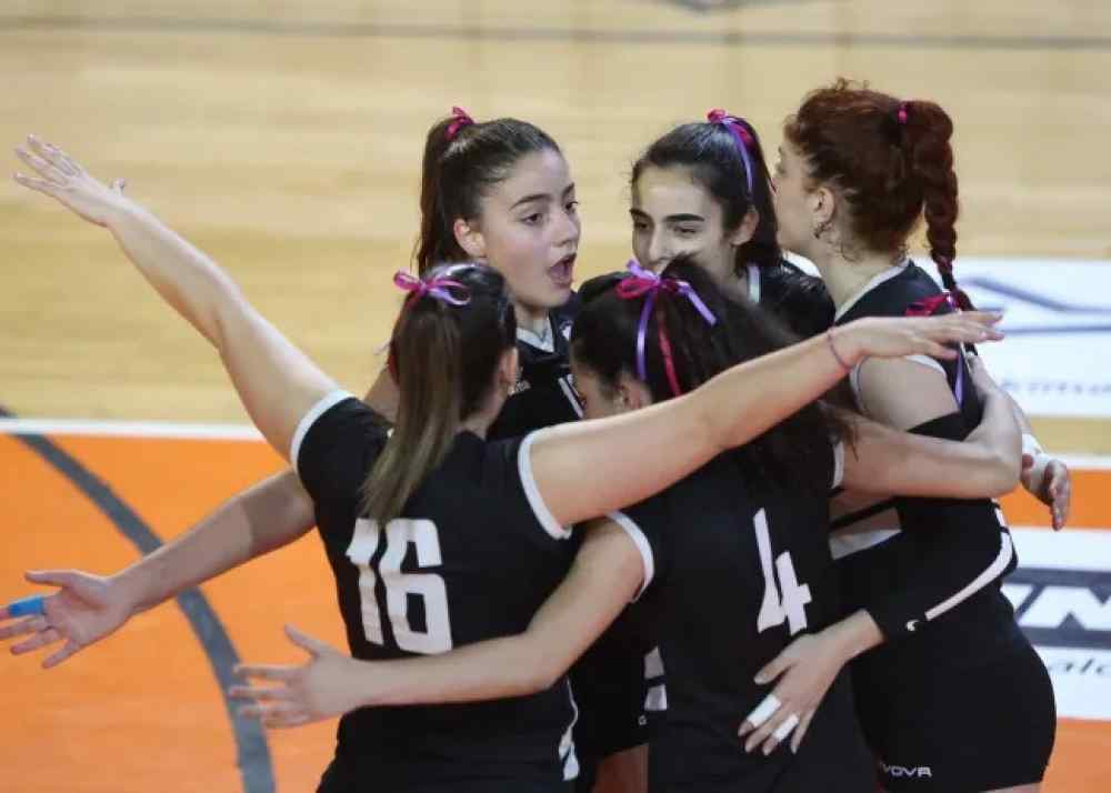 &Omicron;&rho;ί&sigma;&tau;&eta;&kappa;&alpha;&nu; &tau;&alpha; &epsilon;&xi;' &alpha;&nu;&alpha;&beta;&omicron;&lambda;ή&sigmaf; &sigma;&epsilon; &pi;&omicron;&delta;ό&sigma;&phi;&alpha;&iota;&rho;&omicron; &kappa;&alpha;&iota; &beta;ό&lambda;&epsilon;ϊ &tau;&omicron;&upsilon; &Omicron;&Phi;&Eta;