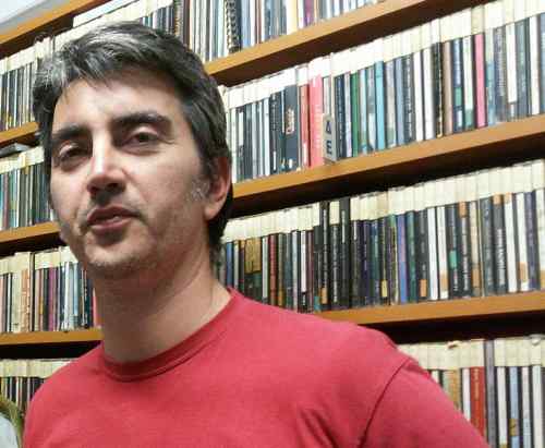 To...&kappa;&alpha;&lambda;ύ&tau;&epsilon;&rho;&omicron; &tau;&rho;&alpha;&gamma;&omicron;ύ&delta;&iota; έ&beta;&alpha;&lambda;&epsilon; &omicron; &Alpha;&nu;&tau;ώ&nu;&eta;&sigmaf;!