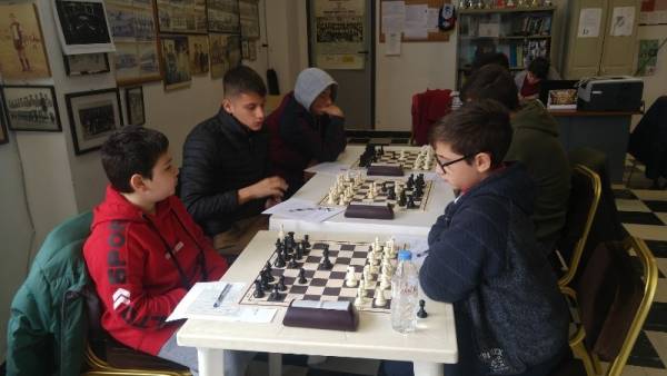 &Mu;έ&nu;&omicron;&upsilon;&mu;&epsilon; &sigma;&pi;ί&tau;&iota; &kappa;&alpha;&iota; &pi;&alpha;ί&zeta;&omicron;&upsilon;&mu;&epsilon; &sigma;&kappa;ά&kappa;&iota; &mu;έ&sigma;&omega; ί&nu;&tau;&epsilon;&rho;&nu;&epsilon;&tau; &sigma;&tau;&omicron;&nu; &Omicron;&Phi;&Eta;