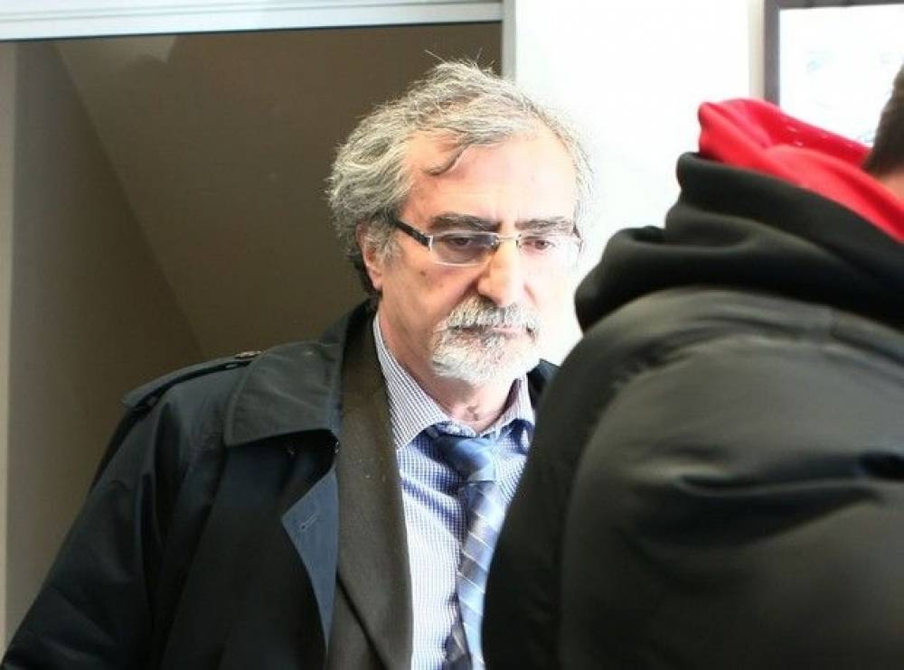 &Sigma;&upsilon;&nu;έ&nu;&tau;&epsilon;&upsilon;&xi;&eta; &Mu;&alpha;&nu;ώ&lambda;&eta;&sigmaf; &Phi;&omega;&tau;ά&kappa;&eta;&sigmaf;: "&Kappa;&alpha;&theta;&upsilon;&sigma;&tau;&epsilon;&rho;&epsilon;ί &eta; &epsilon;&kappa;&delta;ί&kappa;&alpha;&sigma;&eta; &tau;&eta;&sigmaf; &upsilon;&pi;ό&theta;&epsilon;&sigma;&eta;&sigmaf; &tau;&eta;&sigmaf; &Lambda;&alpha;&mu;ί&alpha;&sigmaf;"