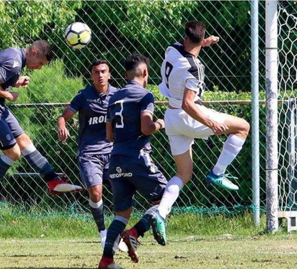 &Mu;&epsilon; &Xi;ά&nu;&theta;&eta; &kappa;&alpha;&iota; &Alpha;&sigma;&tau;έ&rho;&alpha; &Tau;&rho;ί&pi;&omicron;&lambda;&eta;&sigmaf; &omicron;&iota; &omicron;&mu;ά&delta;&epsilon;&sigmaf; &upsilon;&pi;&omicron;&delta;&omicron;&mu;ή&sigmaf; &tau;&eta;&sigmaf; &Pi;&Alpha;&Epsilon; &Omicron;&Phi;&Eta; 1925