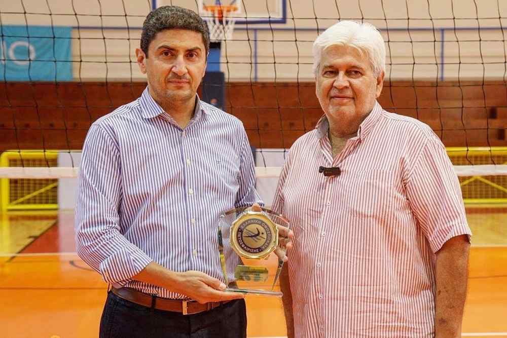 &Gamma;&iota;ώ&rho;&gamma;&omicron;&sigmaf; &Kappa;&alpha;&rho;&alpha;&mu;&pi;έ&tau;&sigma;&omicron;&sigmaf;: "&Mu;&epsilon;&gamma;ά&lambda;&eta; &eta; &pi;&rho;&omicron;&sigma;&phi;&omicron;&rho;ά &tau;&omicron;&upsilon; &Lambda;&epsilon;&upsilon;&tau;έ&rho;&eta; &Alpha;&upsilon;&gamma;&epsilon;&nu;ά&kappa;&eta; &sigma;&tau;&omicron; &beta;ό&lambda;&epsilon;ϊ &kappa;&alpha;&iota; &tau;&omicron;&nu; &alpha;&theta;&lambda;&eta;&tau;&iota;&sigma;&mu;ό"