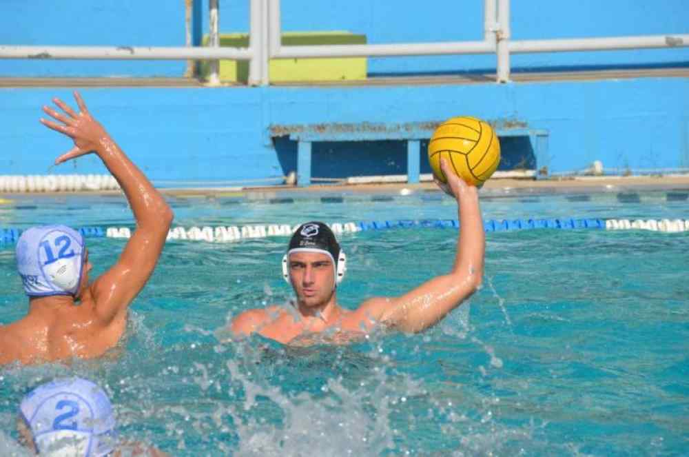 &Sigma;&tau;&eta; &mu;ά&chi;&eta; &tau;&eta;&sigmaf; &Alpha;2 &omicron; &Omicron;&Phi;&Eta;-&Mu;&epsilon; &nu;&epsilon;&alpha;&nu;&iota;&kappa;ή &omicron;&mu;ά&delta;&alpha; &kappa;&alpha;&iota; &pi;&omicron;&lambda;ύ &tau;&alpha;&lambda;έ&nu;&tau;&omicron;