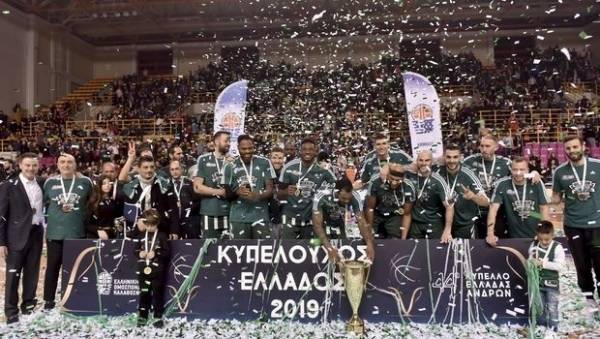&Kappa;&upsilon;&pi;&epsilon;&lambda;&lambda;&omicron;ύ&chi;&omicron;&sigmaf; &sigma;&tau;&alpha; &Delta;&upsilon;&omicron; &Alpha;&omicron;&rho;ά&kappa;&iota;&alpha; &omicron; &Pi;&alpha;&nu;&alpha;&theta;&eta;&nu;&alpha;&iota;&kappa;ό&sigmaf;, &mu;&pi;&rho;&omicron;&sigma;&tau;ά &sigma;&epsilon; 4.500 &chi;&iota;&lambda;&iota;ά&delta;&epsilon;&sigmaf; &mu;&alpha;&theta;&eta;&tau;έ&sigmaf; &kappa;&alpha;&iota; &alpha;&theta;&lambda;&eta;&tau;έ&sigmaf;