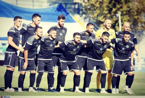 Football league: &Delta;&iota;&pi;&lambda;ό &sigma;&tau;&eta; &Nu;ί&kappa;&alpha;&iota;&alpha; &kappa;&alpha;&iota; &kappa;&omicron;&rho;&upsilon;&phi;ή &gamma;&iota;&alpha; &tau;&omicron;&nu; &Omicron;&Phi;&Iota;&epsilon;&rho;ά&pi;&epsilon;&tau;&rho;&alpha;&sigmaf;