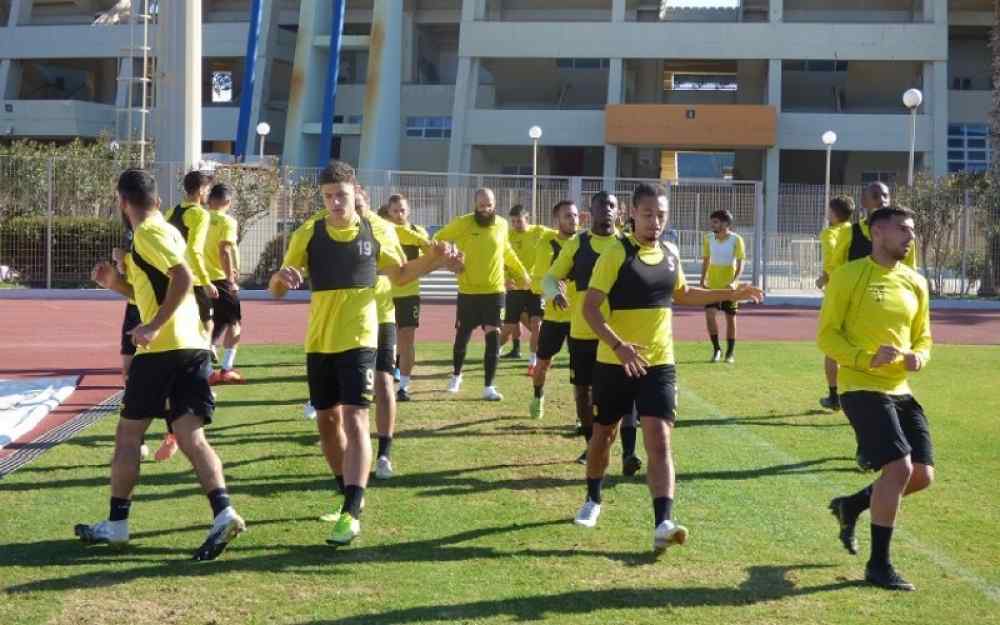 &Pi;&rho;&epsilon;&mu;&iota;έ&rho;&alpha; &mu;&epsilon; &Iota;&omega;&nu;&iota;&kappa;ό &omicron; &Epsilon;&rho;&gamma;&omicron;&tau;έ&lambda;&eta;&sigmaf;, &xi;&epsilon;&kappa;ί&nu;&eta;&mu;&alpha; &mu;&epsilon; "&Chi;" &omicron; &Omicron;&Phi;&Iota;&epsilon;&rho;ά&pi;&epsilon;&tau;&rho;&alpha;&sigmaf;-&Tau;&iota; έ&gamma;&iota;&nu;&epsilon; &sigma;&tau;&eta;&nu; &Sigma;&omicron;ύ&pi;&epsilon;&rho; &Lambda;ί&gamma;&kappa; 2