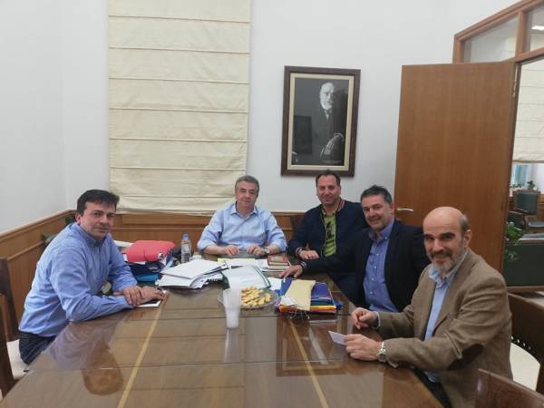 &Omicron; &Pi;&epsilon;&rho;&iota;&phi;&epsilon;&rho;&epsilon;&iota;ά&rho;&chi;&eta;&sigmaf; &kappa;&omicron;&nu;&tau;ά &sigma;&tau;&omicron;&upsilon;&sigmaf; &Beta;&epsilon;&tau;&epsilon;&rho;ά&nu;&omicron;&upsilon;&sigmaf;