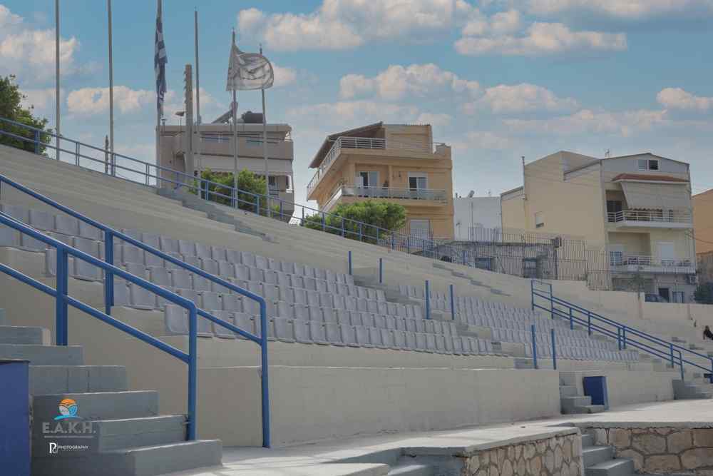 &Gamma;ί&nu;&epsilon;&tau;&alpha;&iota; "&pi;&alpha;&lambda;&alpha;&tau;ά&kappa;&iota;"