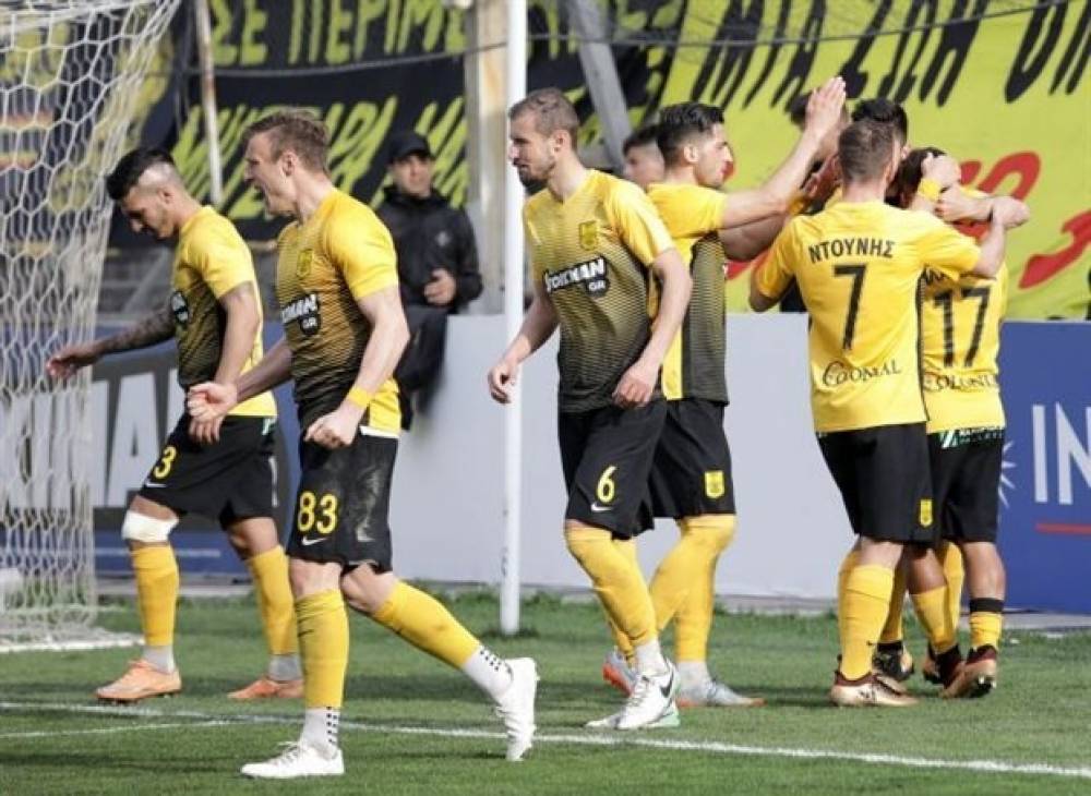 &Xi;&alpha;&nu;ά &sigma;&tau;&eta;&nu; &kappa;&omicron;&rho;&upsilon;&phi;ή &omicron; &Alpha;&rho;&eta;&sigmaf; 3-0 &tau;&omicron;&nu; &Epsilon;&rho;&gamma;&omicron;&tau;έ&lambda;&eta;-&Delta;&epsilon;ί&tau;&epsilon; &tau;&eta;&nu; &epsilon;&iota;&kappa;ό&nu;&alpha; &tau;&eta;&sigmaf; Football league