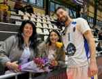 &Upsilon;&pi;έ&rho;&omicron;&chi;&eta; &sigma;&tau;&iota;&gamma;&mu;ή: O &alpha;&theta;&lambda;&eta;&tau;ή&sigmaf; &pi;&omicron;&upsilon; &pi;&rho;ό&sigma;&phi;&epsilon;&rho;&epsilon; &lambda;&omicron;&upsilon;&lambda;&omicron;ύ&delta;&iota;&alpha; &sigma;&tau;&eta; &mu;&eta;&tau;έ&rho;&alpha; &tau;&omicron;&upsilon;!