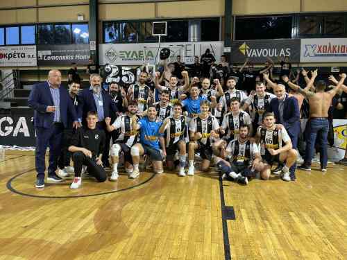 &Tau;&omicron; &gamma;&lambda;έ&nu;&tau;&eta;&sigma;&epsilon; &mu;&epsilon; &tau;&omicron;&upsilon;&sigmaf; &phi;&iota;&lambda;ά&theta;&lambda;&omicron;&upsilon;&sigmaf;, &sigma;&epsilon; &tau;&rho;&omicron;&mu;&epsilon;&rho;ή &alpha;&tau;&mu;ό&sigma;&phi;&alpha;&iota;&rho;&alpha;