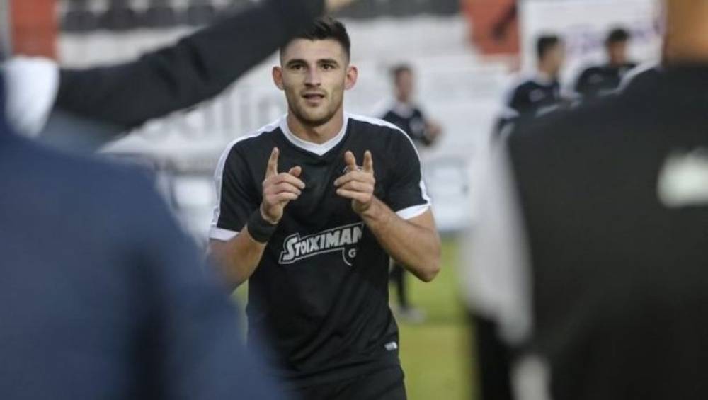 &Mu;ά&nu;&omicron;&sigmaf;: "&Omicron;&nu;&epsilon;&iota;&rho;&omicron; &mu;&omicron;&upsilon; &nu;&alpha; &pi;&alpha;ί&xi;&omega; &sigma;&tau;&eta;&nu; &Epsilon;&theta;&nu;&iota;&kappa;ή!"