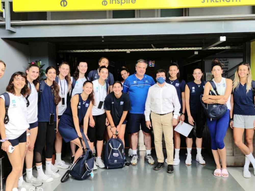 &Mu;&omicron;ί&rho;&alpha;&sigma;&epsilon; &delta;ώ&rho;&alpha; &sigma;&tau;&alpha; &kappa;&omicron;&rho;ί&tau;&sigma;&iota;&alpha; &tau;&eta;&sigmaf; &Epsilon;&theta;&nu;&iota;&kappa;ή&sigmaf; &beta;ό&lambda;&epsilon;&iota;
