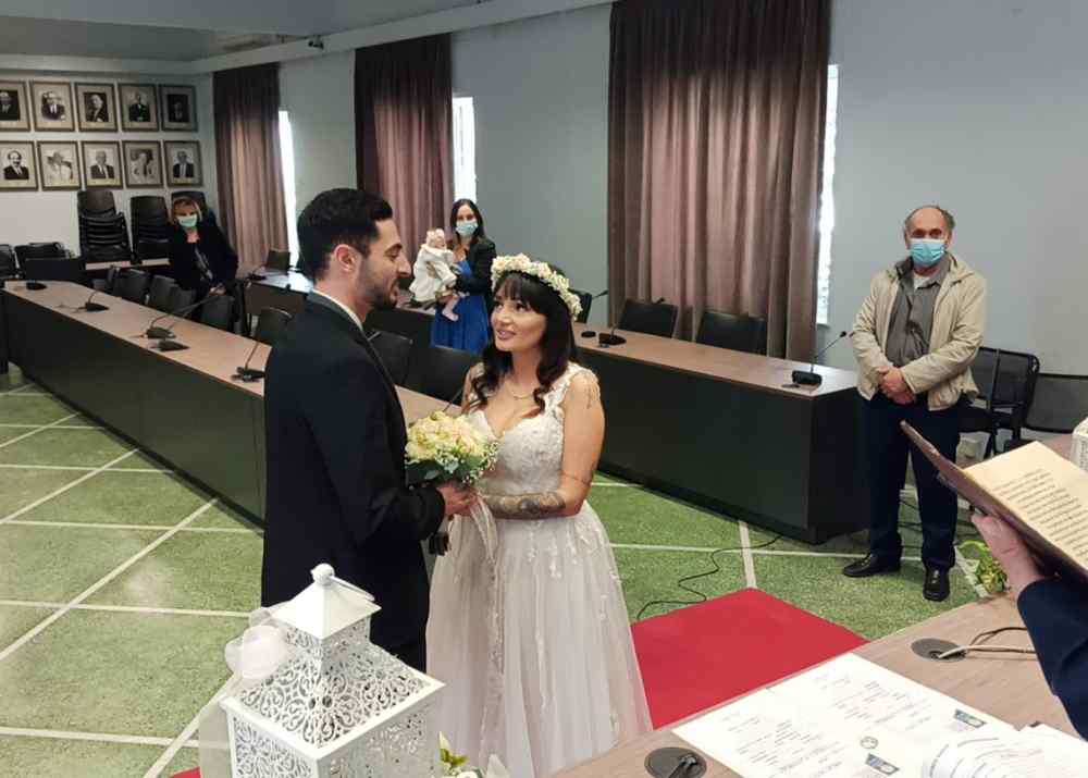&Pi;&alpha;&nu;&tau;&rho;&epsilon;ύ&tau;&eta;&kappa;&epsilon; &eta; &Chi;&rho;ύ&sigma;&alpha;!