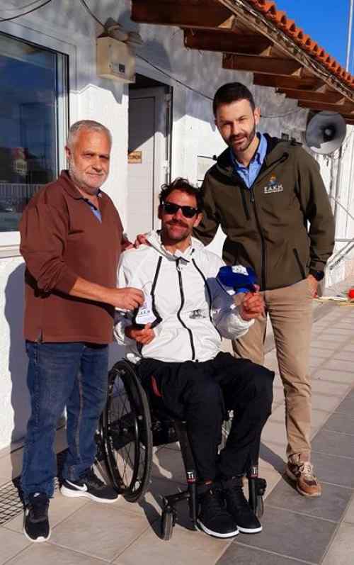 &Sigma;&tau;&omicron; &kappa;&omicron;&lambda;&upsilon;&mu;&beta;&eta;&tau;ή&rho;&iota;&omicron; &Eta;&rho;&alpha;&kappa;&lambda;&epsilon;ί&omicron;&upsilon; &omicron; &Chi;ά&lambda;&kappa;&iota;&nu;&omicron;&sigmaf; &Pi;&alpha;&rho;&alpha;&omicron;&lambda;&upsilon;&mu;&pi;&iota;&omicron;&nu;ί&kappa;&eta;&sigmaf;