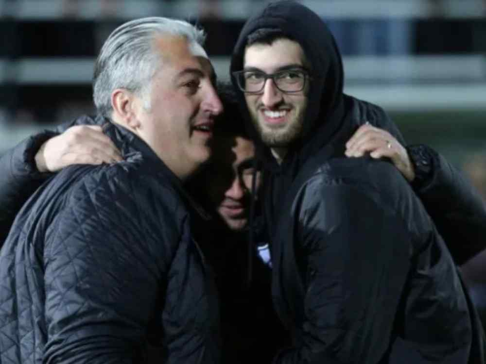 To "&pi;ά&mu;&epsilon;" &tau;&omicron;&upsilon; &Mu;&pi;&omicron;ύ&sigma;&eta;-&tau;&zeta;&omicron;&upsilon;&nu;&iota;&omicron;&rho; &gamma;&iota;&alpha; &tau;&iota;&sigmaf; &mu;&epsilon;&tau;&alpha;&gamma;&rho;&alpha;&phi;έ&sigmaf; &tau;&omicron;&upsilon; &Omicron;&Phi;&Eta;