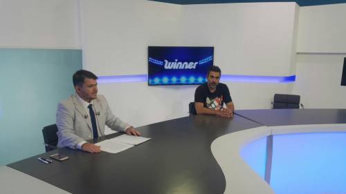 &Omicron; &Mu;&eta;&nu;ά&sigmaf; &Pi;ί&tau;&sigma;&omicron;&sigmaf; &sigma;&tau;&omicron; WINNER: "&Eta;&rho;&theta;&epsilon; &eta; ώ&rho;&alpha; &omicron; &Gamma;&iota;&omicron;ύ&chi;&tau;&alpha;&sigmaf; &nu;&alpha; &alpha;&nu;έ&beta;&epsilon;&iota; &sigma;&tau;&eta;&nu; Football league" (VIDEO)