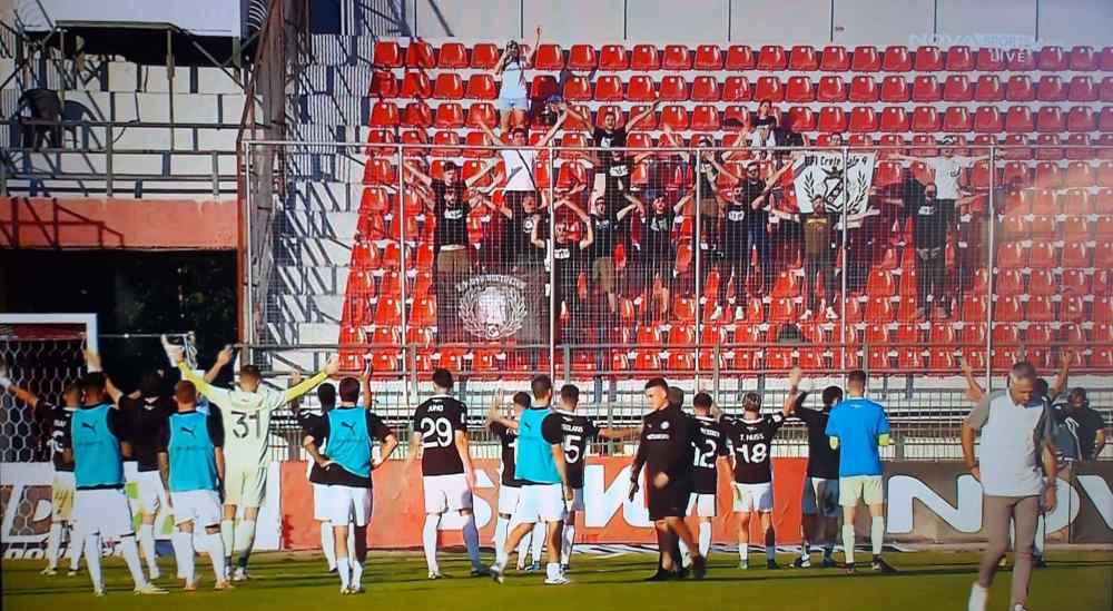 To &pi;έ&nu;&alpha;&lambda;&tau;&iota; &tau;&omicron;&upsilon; &Phi;&omicron;ύ&nu;&tau;&alpha; &alpha;&pi;&omicron; &tau;&eta;&nu; &epsilon;&xi;έ&delta;&rho;&alpha; &kappa;&alpha;&iota; &eta; &alpha;&pi;&omicron;&theta;έ&omega;&sigma;&eta; &sigma;&tau;&iota;&sigmaf; &Sigma;έ&rho;&rho;&epsilon;&sigmaf; (VIDEOS)