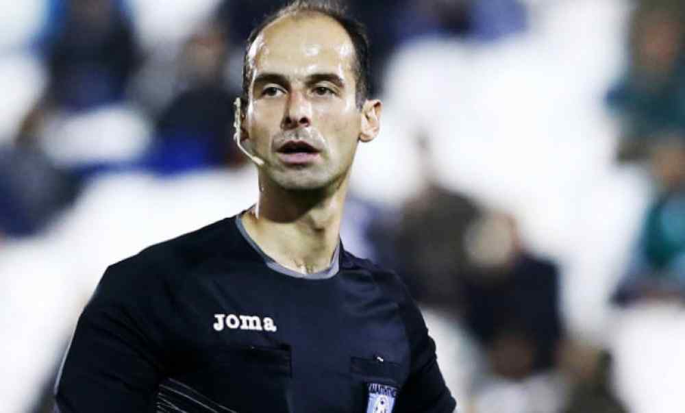 &Omicron; &delta;&iota;&alpha;&iota;&tau;&eta;&tau;ή&sigmaf; &pi;&omicron;&upsilon; &sigma;&phi;&upsilon;&rho;ί&zeta;&epsilon;&iota; &tau;&omicron;&nu; &Omicron;&Phi;&Eta; &sigma;&tau;&omicron; &Beta;ό&lambda;&omicron;