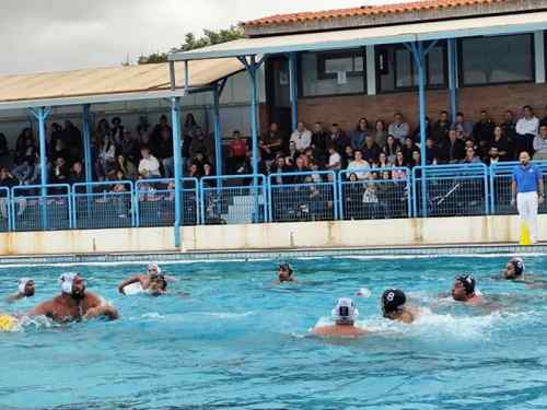 &Pi;&alpha;&iota;&chi;&nu;ί&delta;&iota; &theta;&rho;ί&lambda;&epsilon;&rho; &sigma;&tau;&eta;&nu; &pi;&iota;&sigma;ί&nu;&alpha;
