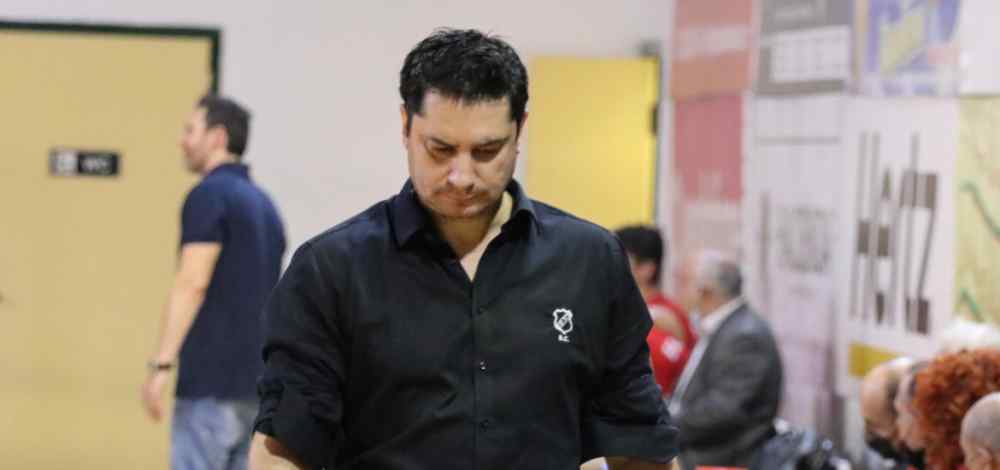 &Sigma;&tau;&omicron; &pi;έ&nu;&theta;&omicron;&sigmaf; &omicron; &Beta;&alpha;&sigma;ί&lambda;&eta;&sigmaf;