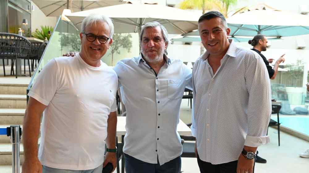 &Mu;&iota;&alpha; &upsilon;&pi;έ&rho;&omicron;&chi;&eta; &beta;&rho;&alpha;&delta;&iota;ά &tau;&omicron;&upsilon; &Omicron;&Phi;&Eta; &mu;&epsilon; &mu;&iota;&kappa;&rho;&omicron;ύ&sigmaf; &kappa;&alpha;&iota; &mu;&epsilon;&gamma;ά&lambda;&omicron;&upsilon;&sigmaf; &chi;&omicron;&rho;&eta;&gamma;&omicron;ύ&sigmaf; (&Phi;&Omega;&Tau;&Omicron;&Gamma;&Rho;&Alpha;&Phi;&Iota;&Epsilon;&Sigma;)