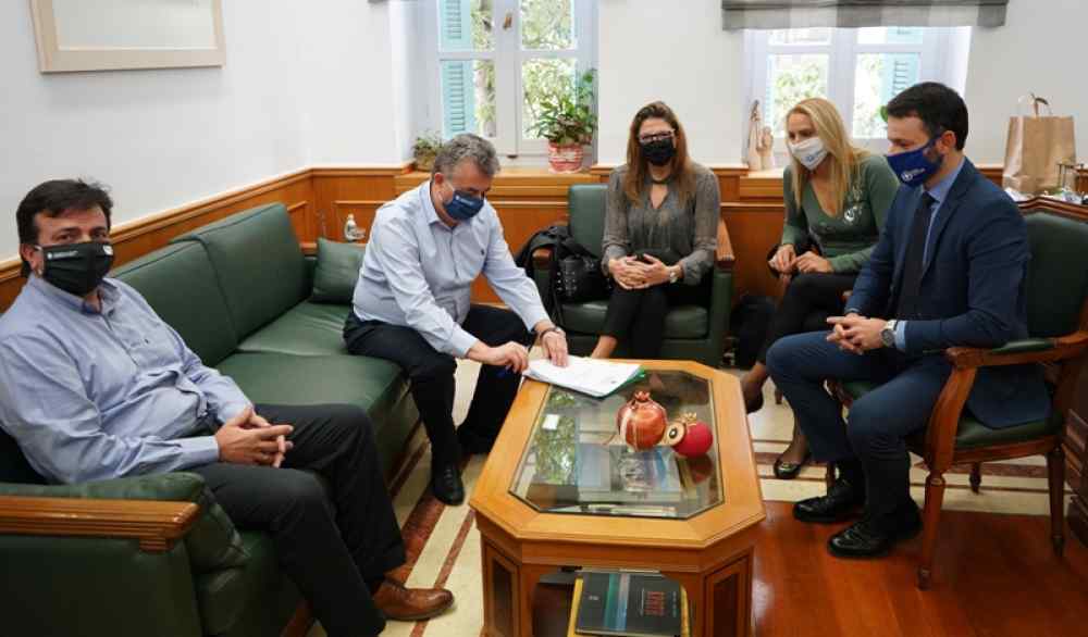 460 &chi;&iota;&lambda;. &epsilon;&upsilon;&rho;ώ &gamma;&iota;&alpha; &tau;&omicron; &kappa;&omicron;&lambda;&upsilon;&mu;&beta;&eta;&tau;ή&rho;&iota;&omicron; &Eta;&rho;&alpha;&kappa;&lambda;&epsilon;ί&omicron;&upsilon;-&Upsilon;&pi;&epsilon;&gamma;&rho;ά&phi;&eta; &eta; &sigma;ύ&mu;&beta;&alpha;&sigma;&eta;