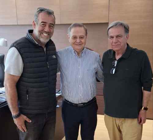&Sigma;&tau;&omicron; &pi;&lambda;&epsilon;&upsilon;&rho;ό &tau;&omicron;&upsilon; &Epsilon;&rho;&alpha;&sigma;&iota;&tau;έ&chi;&nu;&eta; &Omicron;&Phi;&Eta; &kappa;&alpha;&iota; &omicron; &Mu;&eta;&nu;ά&sigmaf; &Chi;&alpha;&lambda;&kappa;&iota;&alpha;&delta;ά&kappa;&eta;&sigmaf;-&Pi;ά&nu;&omega; &alpha;&pi;&omicron; 100 &pi;&alpha;&iota;&delta;&iota;ά &alpha;&pi;&omicron; &tau;&iota;&sigmaf; &alpha;&kappa;&alpha;&delta;&eta;&mu;ί&epsilon;&sigmaf; &mu;&pi;&omicron;&rho;&omicron;ύ&nu; &nu;&alpha; &tau;&alpha;&xi;&iota;&delta;έ&psi;&omicron;&upsilon;&nu; &delta;&omega;&rho;&epsilon;ά&nu; &sigma;&tau;&omicron;&nu; &tau;&epsilon;&lambda;&iota;&kappa;ό &Kappa;&upsilon;&pi;έ&lambda;&lambda;&omicron;&upsilon;