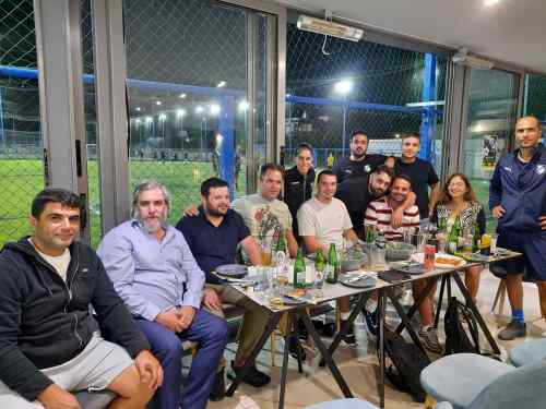 &Pi;&alpha;ί&zeta;&epsilon;&iota; &kappa;&alpha;&lambda;ή...&mu;&pi;ά&lambda;&alpha; &eta; &alpha;&kappa;&alpha;&delta;&eta;&mu;ί&alpha; &pi;&omicron;&delta;&omicron;&sigma;&phi;&alpha;ί&rho;&omicron;&upsilon; &tau;&omicron;&upsilon; &Epsilon;&rho;&alpha;&sigma;&iota;&tau;έ&chi;&nu;&eta; &Omicron;&Phi;&Eta;-&Epsilon;&phi;&tau;&alpha;&sigma;&epsilon; &tau;&alpha; 230 &pi;&alpha;&iota;&delta;&iota;ά