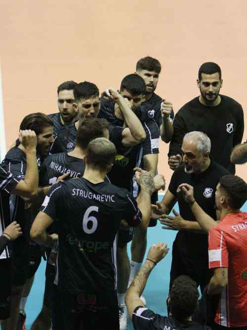 &Kappa;&alpha;&lambda;&mu;&alpha;&zeta;ί&delta;&eta;&sigmaf;: "&Pi;&alpha;&iota;&chi;&nu;ί&delta;&iota; &pi;&rho;ό&kappa;&lambda;&eta;&sigma;&eta; &gamma;&iota;&alpha; &tau;&omicron;&nu; &Omicron;&Phi;&Eta;"