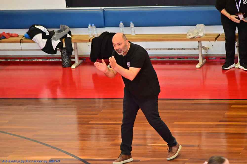&Nu;ί&kappa;&omicron;&sigmaf; &Pi;&rho;&omicron;ύ&phi;&alpha;&sigmaf;: "&Epsilon;ί&mu;&alpha;&iota; &upsilon;&pi;&epsilon;&rho;ή&phi;&alpha;&nu;&omicron;&sigmaf; &gamma;&iota;&alpha; &tau;&alpha; &kappa;&omicron;&rho;ί&tau;&sigma;&iota;&alpha;, &pi;ά&mu;&epsilon; &gamma;&iota;&alpha; &tau;&omicron; 1-1 &nu;&alpha; &kappa;&rho;&alpha;&tau;ή&sigma;&omicron;&upsilon;&mu;&epsilon; &zeta;&omega;&nu;&tau;&alpha;&nu;ό &tau;&omicron; ό&nu;&epsilon;&iota;&rho;&omicron;"