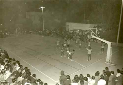 To &mu;&pi;ά&sigma;&kappa;&epsilon;&tau; &sigma;&tau;&omicron; &Eta;&rho;ά&kappa;&lambda;&epsilon;&iota;&omicron; &tau;&eta;&nu; &delta;&epsilon;&kappa;&alpha;&epsilon;&tau;ί&alpha; &tau;&omicron;&upsilon; &rsquo;60 &kappa;&alpha;&iota; &tau;&omicron;&upsilon; &rsquo;70: &Iota;&sigma;&tau;&omicron;&rho;&iota;&kappa;έ&sigmaf; &alpha;&pi;&omicron;&kappa;&alpha;&lambda;ύ&psi;&epsilon;&iota;&sigmaf; (VIDEO)