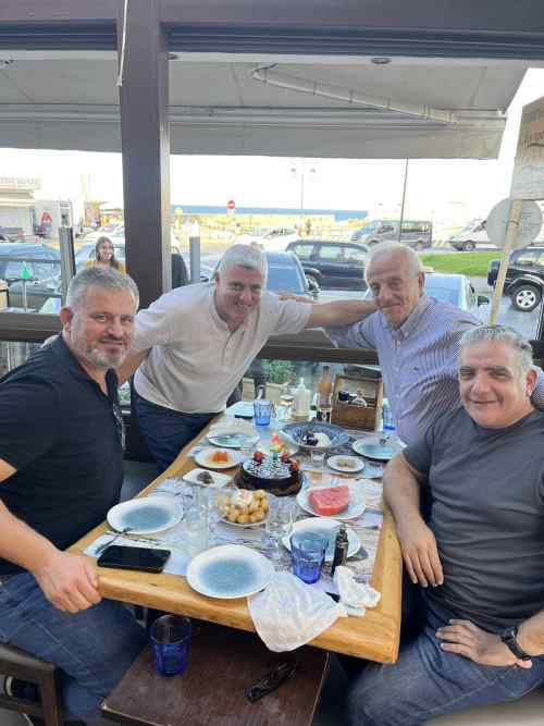 &Tau;&omicron;&upsilon; έ&kappa;&alpha;&nu;&alpha;&nu; &tau;&omicron; &tau;&rho;&alpha;&pi;έ&zeta;&iota;