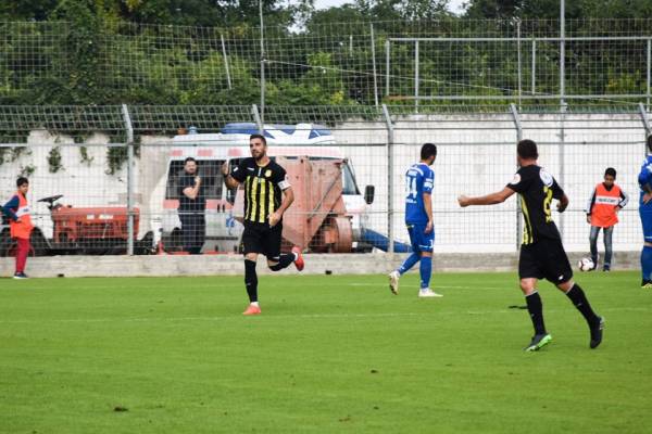 Football league: Ko&rho;&upsilon;&phi;ή &omicron; &Epsilon;&rho;&gamma;&omicron;&tau;έ&lambda;&eta;&sigmaf;-&Alpha;&pi;&omicron;&tau;&epsilon;&lambda;έ&sigma;&mu;&alpha;&tau;&alpha; &kappa;&alpha;&iota; &beta;&alpha;&theta;&mu;&omicron;&lambda;&omicron;&gamma;ί&alpha;
