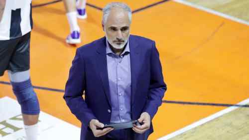 &Kappa;&alpha;&lambda;&mu;&alpha;&zeta;ί&delta;&eta;&sigmaf;: "&Delta;ύ&sigma;&kappa;&omicron;&lambda;&omicron; &tau;&omicron; &pi;&alpha;&iota;&chi;&nu;ί&delta;&iota; &mu;&epsilon; &tau;&eta;&nu; &Kappa;&eta;&phi;&iota;&sigma;&iota;ά, &epsilon;ύ&chi;&omicron;&mu;&alpha;&iota; &nu;&alpha; &kappa;&rho;&alpha;&tau;ή&sigma;&omicron;&upsilon;&mu;&epsilon; &tau;&omicron; &alpha;ή&tau;&tau;&eta;&tau;&omicron;, &sigma;&tau;&eta;&nu; έ&delta;&rho;&alpha; &mu;&alpha;&sigmaf;" (VIDEO)