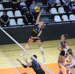 Pre League &Gamma;&upsilon;&nu;&alpha;&iota;&kappa;ώ&nu;: &Sigma;&tau;&eta;&nu; 7&eta; &theta;έ&sigma;&eta; &sigma;&upsilon;&nu;&epsilon;&chi;ί&zeta;&omicron;&upsilon;&nu; &tau;&alpha; &kappa;&omicron;&rho;ί&tau;&sigma;&iota;&alpha; &tau;&omicron;&upsilon; &Omicron;&Phi;&Eta;