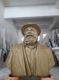 &Eta; &pi;&rho;&omicron;&tau;&omicron;&mu;ή &tau;&omicron;&upsilon; &Mu;&alpha;&nu;ό&lambda;&eta; &Rho;&alpha;&sigma;&omicron;ύ&lambda;&eta; &delta;ί&pi;&lambda;&alpha; &sigma;&tau;&omicron; &gamma;ή&pi;&epsilon;&delta;&omicron; &tau;&omicron;&upsilon; &Omicron;&Phi;&Eta; (&Phi;&Omega;&Tau;&Omicron;&Gamma;&Rho;&Alpha;&Phi;&Iota;&Epsilon;&Sigma;)