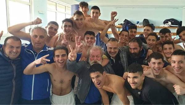 &Kappa;ά&theta;&epsilon; &pi;&alpha;&iota;&chi;&nu;ί&delta;&iota; &kappa;&alpha;&iota; &mu;&iota;&alpha; selfie &gamma;&iota;&alpha; &tau;&omicron;&upsilon;&sigmaf; "&mu;&pi;έ&mu;&pi;&eta;&delta;&epsilon;&sigmaf;" &tau;&omicron;&upsilon; &Eta;&rho;&alpha;&kappa;&lambda;&epsilon;ί&omicron;&upsilon;!