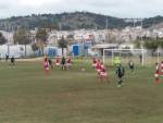 &Gamma;&iota;&omicron;ύ&chi;&tau;&alpha;&sigmaf;: &Kappa;&rho;&alpha;&tau;ά&epsilon;&iota; &tau;&omicron;&nu; &pi;ό&nu;&tau;&omicron; &kappa;&alpha;&iota; &sigma;&upsilon;&nu;&epsilon;&chi;ί&zeta;&epsilon;&iota;