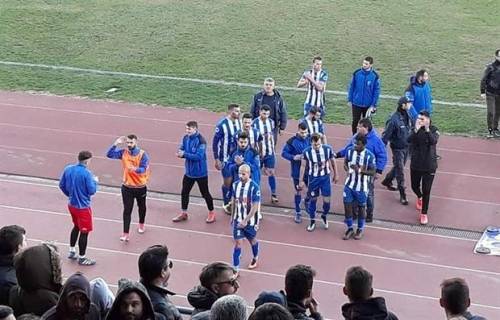 &Tau;&omicron; &Alpha;&iota;&gamma;ά&lambda;&epsilon;&omega; "έ&pi;&iota;&alpha;&sigma;&epsilon;" &tau;&omicron;&nu; &Eta;&rho;ό&delta;&omicron;&tau;&omicron; &sigma;&tau;&eta;&nu; &kappa;&omicron;&rho;&upsilon;&phi;ή-&Delta;&epsilon;ί&tau;&epsilon; &tau;&iota; έ&gamma;&iota;&nu;&epsilon; &sigma;&tau;&eta; &Gamma;' &Epsilon;&theta;&nu;&iota;&kappa;ή