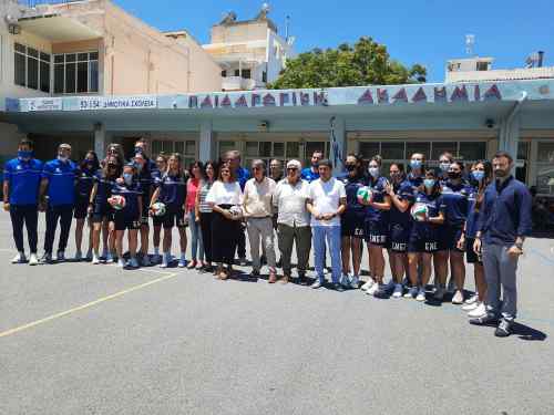 &Kappa;&omicron;&nu;&tau;ά &sigma;&tau;&omicron;&upsilon;&sigmaf; &mu;&alpha;&theta;&eta;&tau;έ&sigmaf; &eta; &Epsilon;&theta;&nu;&iota;&kappa;ή &beta;ό&lambda;&epsilon;&iota; &gamma;&upsilon;&nu;&alpha;&iota;&kappa;ώ&nu;-&Alpha;&upsilon;&gamma;&epsilon;&nu;ά&kappa;&eta;&sigmaf;: "&Sigma;&tau;&omicron; &Eta;&rho;ά&kappa;&lambda;&epsilon;&iota;&omicron; &eta; &epsilon;&pi;ό&mu;&epsilon;&nu;&eta; &mu;&epsilon;&gamma;ά&lambda;&eta; &delta;&iota;&omicron;&rho;&gamma;ά&nu;&omega;&sigma;&eta;"