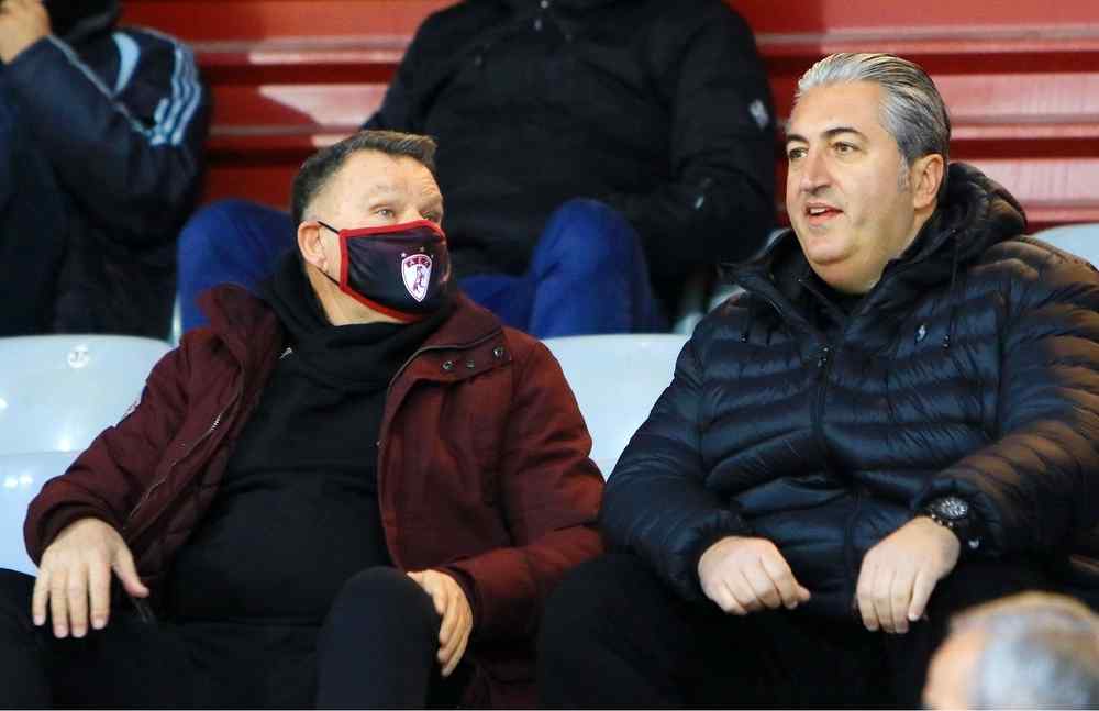 &Sigma;&tau;&omicron; &Alpha;&lambda;&kappa;&alpha;&zeta;ά&rho; &omicron; &Mu;&iota;&chi;ά&lambda;&eta;&sigmaf; &Mu;&pi;&omicron;ύ&sigma;&eta;&sigmaf;