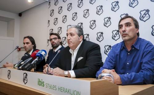 &Kappa;&alpha;&tau;&alpha;&theta;έ&tau;&epsilon;&iota; &tau;&eta;&nu; έ&phi;&epsilon;&sigma;&eta;, &pi;&epsilon;&rho;&iota;&mu;έ&nu;&epsilon;&iota; &tau;&eta;&nu; &epsilon;&kappa;&delta;ί&kappa;&alpha;&sigma;&eta;