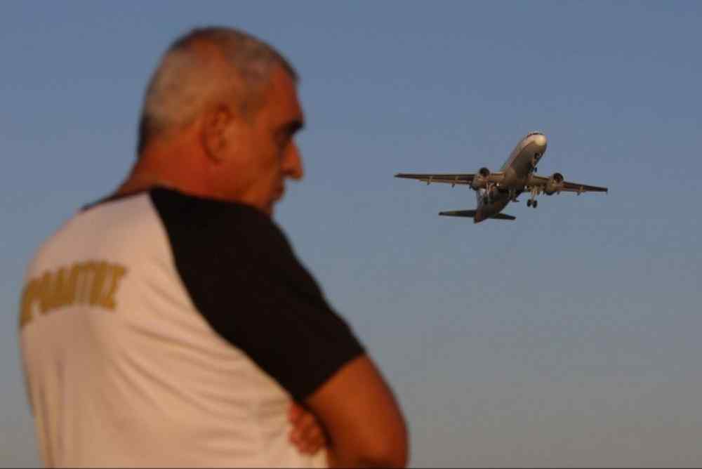 &Omicron;&lambda;&omicron; &tau;&omicron; &pi;&alpha;&rho;&alpha;&sigma;&kappa;ή&nu;&iota;&omicron; &tau;&eta;&sigmaf; &pi;&alpha;&rho;&alpha;ί&tau;&eta;&sigma;&eta;&sigmaf; &Kappa;&omicron;&upsilon;&rho;&mu;&pi;&alpha;&nu;ά &alpha;&pi;&omicron; &tau;&omicron;&nu; &Eta;&rho;ό&delta;&omicron;&tau;&omicron;