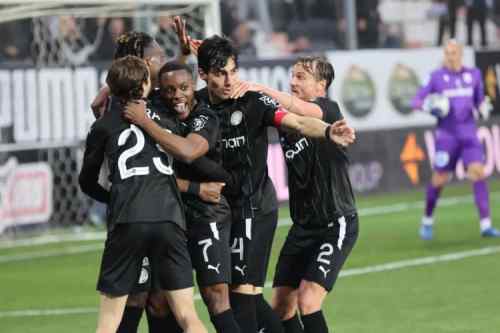 K&alpha;&rho;έ &mu;&epsilon; &Mu;&pi;ά&kappa;&omicron;&upsilon; &omicron; &Omicron;&Phi;&Eta;, 4-0 &mu;έ&sigma;&alpha; &sigma;&epsilon; &nu;&tau;&epsilon;&lambda;ί&rho;&iota;&omicron;!